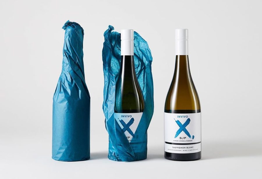 EcoLuxLifestyle displays the unwrapping of Invivo x Sarah Jessica Parker wine